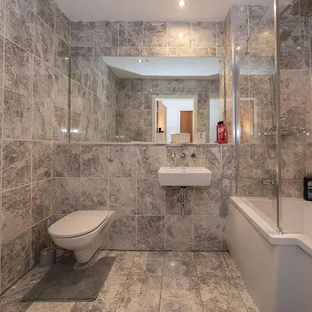 3 Bed Penthouse,near City Centre,etihad,coop Live *
