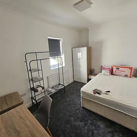 Spacious 6 Bed-r Great Amenities מנצ'סטר