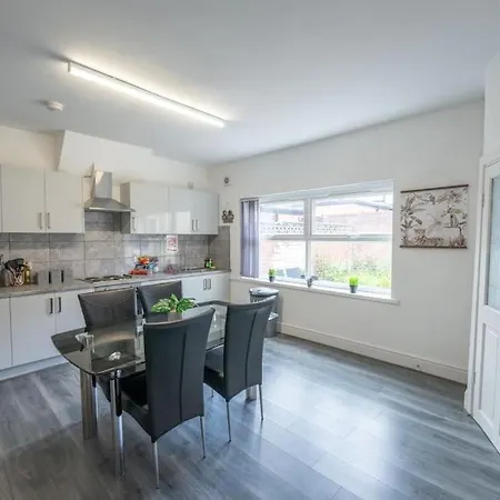 The Stadium Retreat Holiday home Manchester