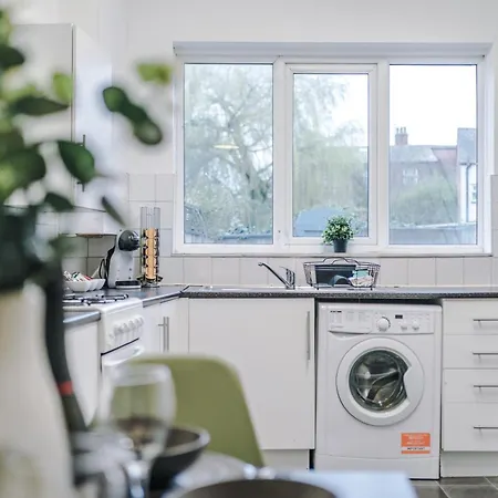New! Spacious House In By 53 Degrees Property, Ideal For Long Term & Business! Holiday home Manchester