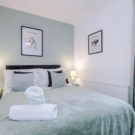 New! Spacious House In By 53 Degrees Property, Ideal For Long Term & Business! *