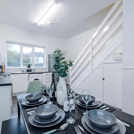 New! Spacious House In By 53 Degrees Property, Ideal For Long Term & Business! Σπίτι διακοπών Μάντσεστερ
