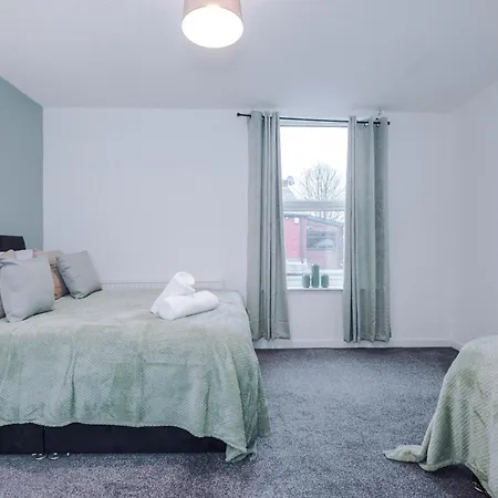 Holiday home New! Spacious House In By 53 Degrees Property, Ideal For Long Term & Business! Manchester