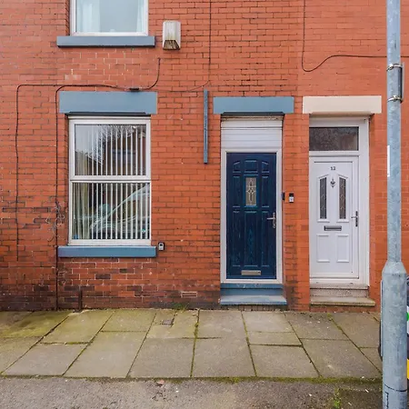 New! Spacious House In By 53 Degrees Property, Ideal For Long Term & Business! Holiday home *