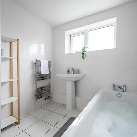 בית נופש Pass The Keys 3-bed In Lively Levenshulme Village - Sleeps 5, Ideal For Families & Groups