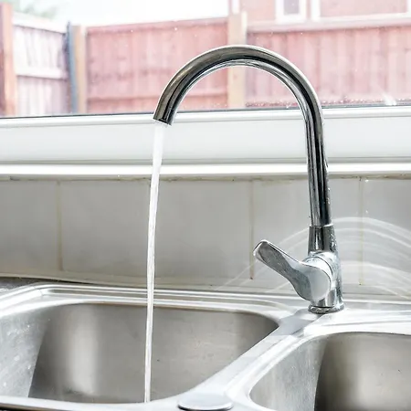 Pass The Keys 3-bed In Lively Levenshulme Village - Sleeps 5, Ideal For Families & Groups *