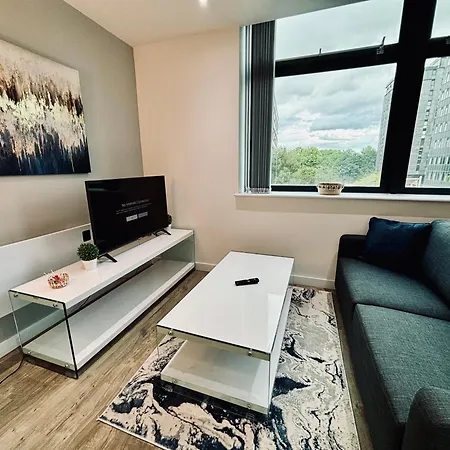 Conveniently Located One Bed In Old Trafford Appartement *