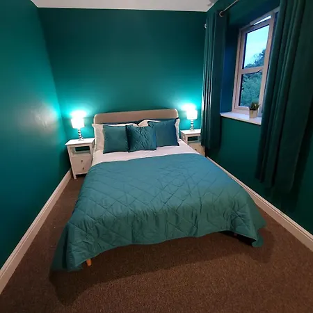 Luxury Four Bedroom With Parking * Manchester
