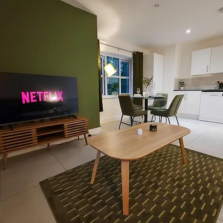 Apartment Luxury Four Bedroom With Parking