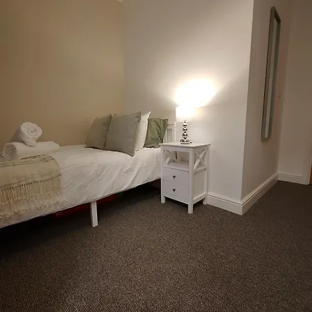 Luxury Four Bedroom With Parking