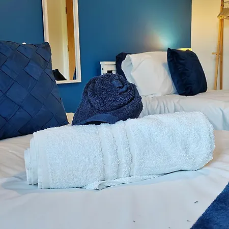 Апартаменты Luxury Four Bedroom With Parking *