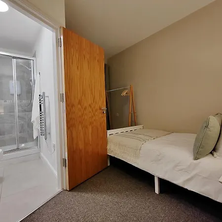 Luxury Four Bedroom With Parking