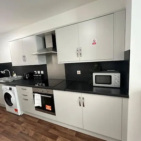 Failsworth Luxury 3 With Free Parking Apartment