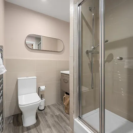 2 Bed Flat مانشستر