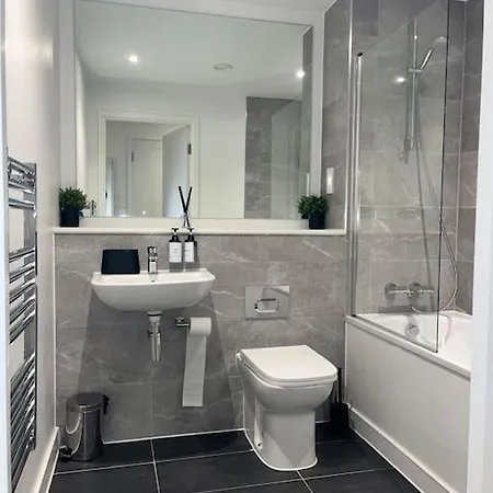 Thewaterhouse - 2bed 2bathrooms Fits4 & Balcony Manchester