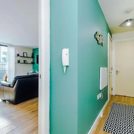 Modern 2br Near Centre - Free Parking Garage