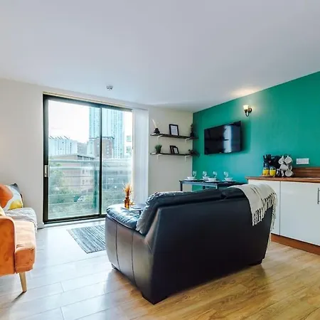 Modern 2br Near Centre - Free Parking Garage Apartment Manchester