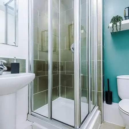 Modern 2br Near Centre - Free Parking Garage