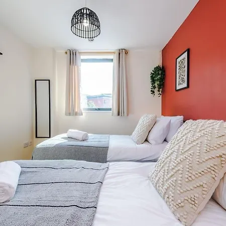 Modern 2br Near Centre - Free Parking Garage * Manchester