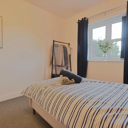 Sophisticated Two Bedroom With Parking * Manchester