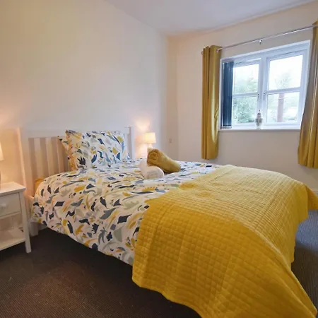 Apartment Sophisticated Two Bedroom With Parking Manchester