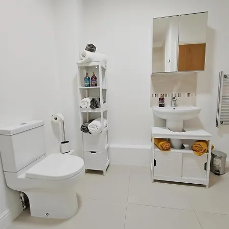 Sophisticated Two Bedroom With Parking Lejlighed *