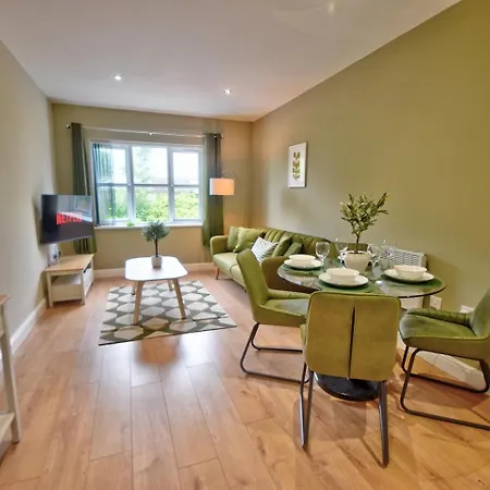 Sophisticated Two Bedroom With Parking *