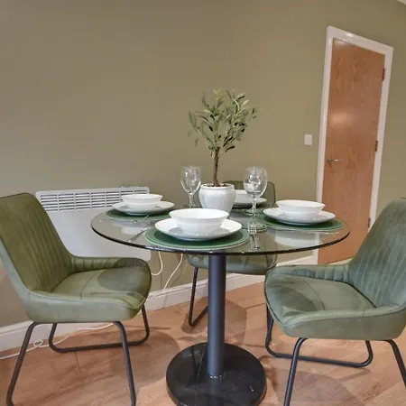 Sophisticated Two Bedroom With Parking Apartment