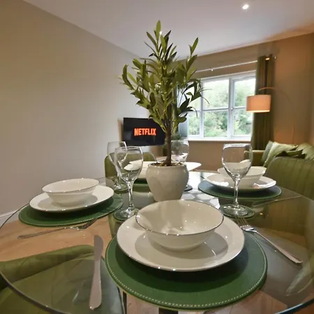 Sophisticated Two Bedroom With Parking Manchester