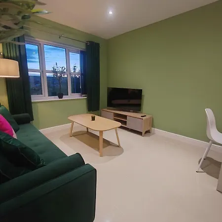 Luxury Two Bedroom With Parking *