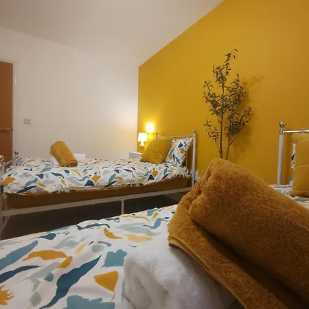 Luxury Two Bedroom With Parking Manchester