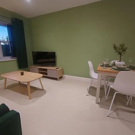Lägenhet Luxury Two Bedroom With Parking