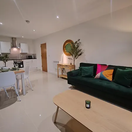 Luxury Two Bedroom With Parking