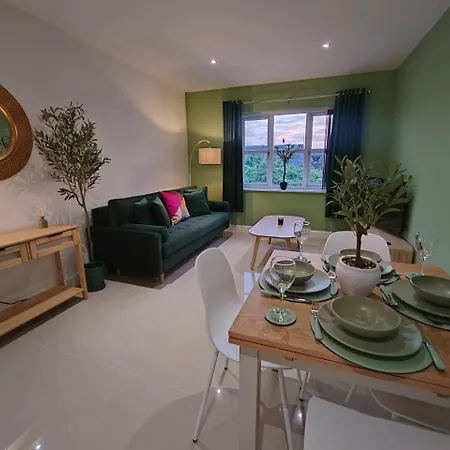 Luxury Two Bedroom With Parking Lägenhet