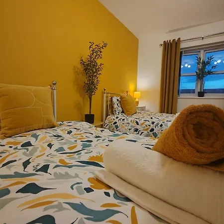 Luxury Two Bedroom With Parking Lägenhet *