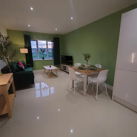 Lägenhet Luxury Two Bedroom With Parking *