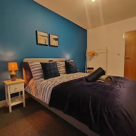 Luxury Two Bedroom With Parking Manchester