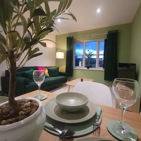 Luxury Two Bedroom With Parking Lägenhet *