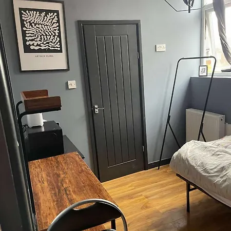 Guest house Single With Private Bathroom *