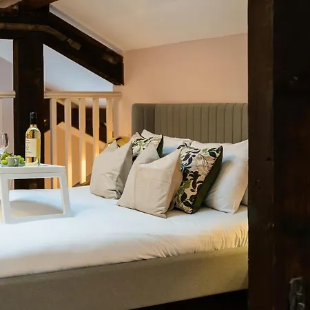 Spacious Loft Style 3 Bed *