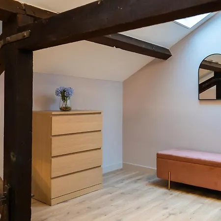 Spacious Loft Style 3 Bed アパート