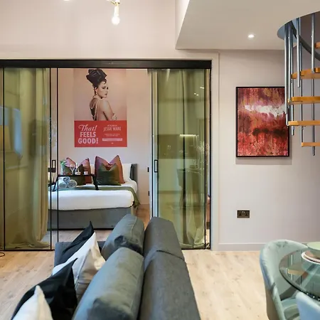 Spacious Loft Style 3 Bed *