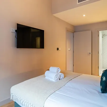 Spacious Loft Style 3 Bed *