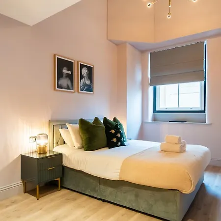 Spacious Loft Style 3 Bed Апартаменты *