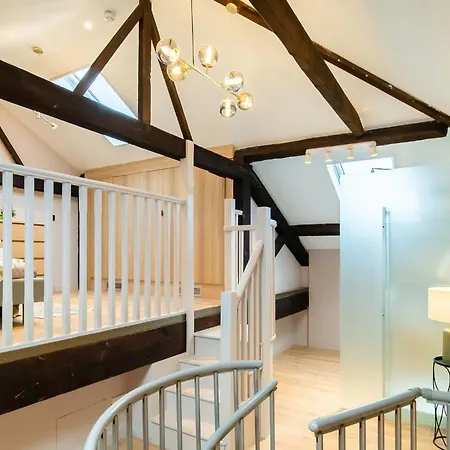 Spacious Loft Style 3 Bed Manchester
