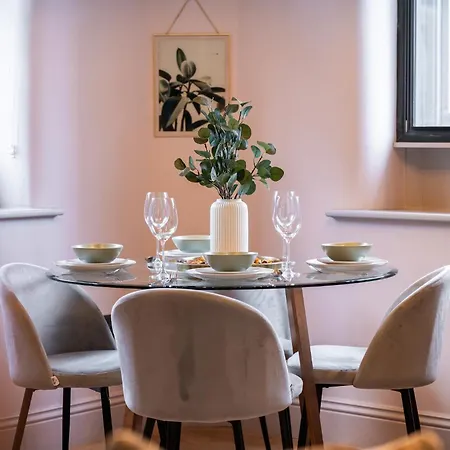 Spacious Loft Style 3 Bed Apartment
