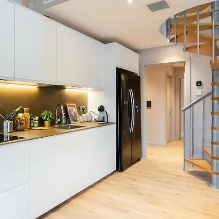 Spacious Loft Style 3 Bed *