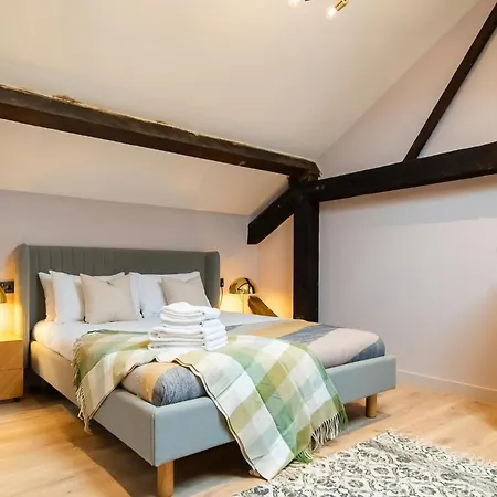 Spacious Loft Style 3 Bed