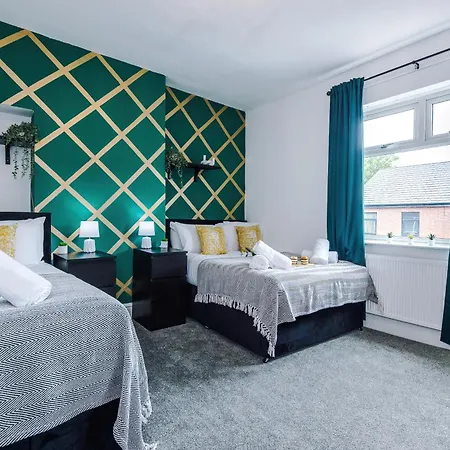Prázdninový dům New! Very Spacious 3-bed In By 53 Degrees Property, Ideal For Groups, Free Parking! Manchester