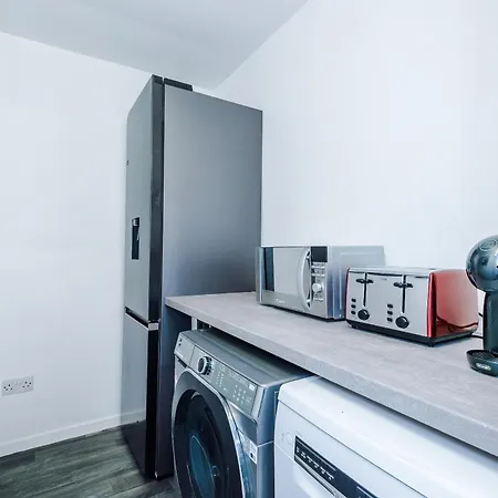Prázdninový dům New! Very Spacious 3-bed In By 53 Degrees Property, Ideal For Groups, Free Parking! Manchester